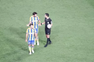 (Βίντεο/φώτος) Διαμαρτυρίες παικτών-αποδοκιμασίες κόσμου σε Φωτίου