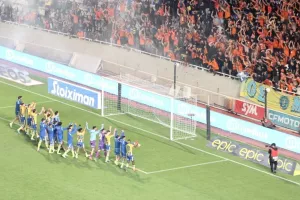 (ΦΩΤΟΣ-ΒΙΝΤΕΟ Kerkida) Υπό τον ήχο του ύμνου... ΟΛΕ-ΟΛΕ-ΟΛΕ!