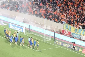 (ΦΩΤΟΣ-ΒΙΝΤΕΟ Kerkida) Υπό τον ήχο του ύμνου... ΟΛΕ-ΟΛΕ-ΟΛΕ!