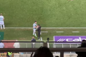 Χειροκρότημα στον Κούσουλο και χειραψία με Φερέρα (βίντεο)
