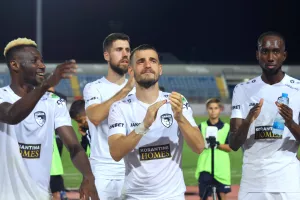 Το πρώτο... μακριά και η παραμονή στην κορυφή! 