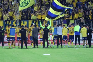 (ΒΙΝΤΕΟ Kerkida) ΑΕΛίστες και παίκτες τραγούδησαν ΟΛΟΙ μαζί το "Ισόβια"
