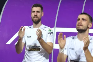(ΦΩΤΟΣ- ΒΙΝΤΕΟ Kerkida) Στο τέλος… ΑΠΟΘΕΩΣΗ για παίκτες και ΜΠΕΡΓΚ!
