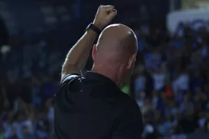 (ΦΩΤΟΣ- ΒΙΝΤΕΟ Kerkida) Στο τέλος… ΑΠΟΘΕΩΣΗ για παίκτες και ΜΠΕΡΓΚ!
