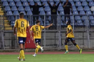 Ακρίτας - ΑΕΛ: Ακάθεκτη με τριάρα και... ζωγραφιά Μακρή! (Φώτος)