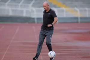 ΑΕΖ-Πάφος: Άνετη πρόκριση με τριάρα