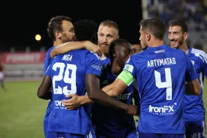 Ανόρθωση: Μεσοεπιθετικές «σπαζοκεφαλιές»