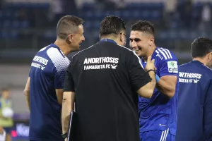 Ανόρθωση: Αδυναμία προς τα δικά τους παιδιά