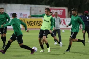 ΕΝΠ - Ολυμπιακός: Βυσσινί ανατροπή και πολύτιμο τρίποντο! (φώτος)