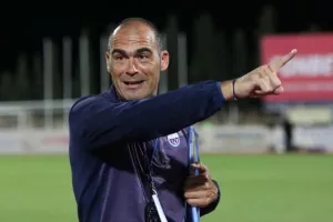 ΕΝΠ - Ολυμπιακός: Βυσσινί ανατροπή και πολύτιμο τρίποντο! (φώτος)