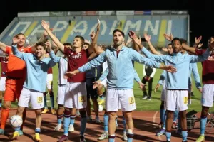 ΕΝΠ - Ολυμπιακός: Βυσσινί ανατροπή και πολύτιμο τρίποντο! (φώτος)