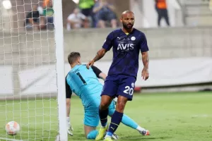 ΑΕΚ - Φενέρ: Προσπάθησε αλλά ηττήθηκε... από τα 11 βήματα (φώτος)