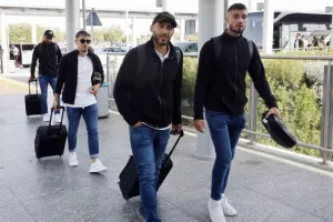 Άφιξη παικτών, 'μέσα' οι Ρομπέρζ, Φιλιώτης (φώτος)