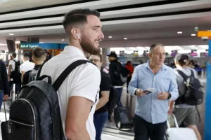Άφιξη παικτών, 'μέσα' οι Ρομπέρζ, Φιλιώτης (φώτος)