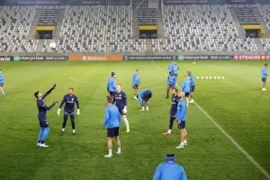 To KERKIDA στο "Košická Futbalová Aréna"- Η προπόνηση του Απόλλωνα (βίντεο/φώτος)