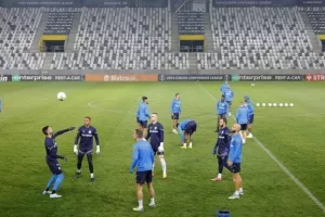To KERKIDA στο "Košická Futbalová Aréna"- Η προπόνηση του Απόλλωνα (βίντεο/φώτος)