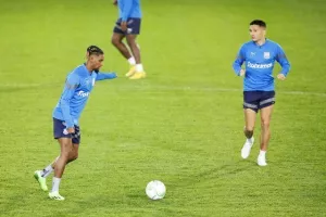 To KERKIDA στο "Košická Futbalová Aréna"- Η προπόνηση του Απόλλωνα (βίντεο/φώτος)