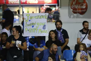 (Φωτορεπορτάζ) Ο κόσμος στο "Τσίρειο"