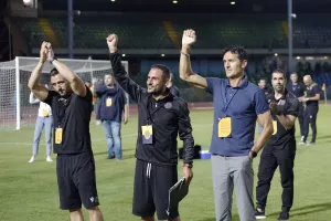 Υψωσαν γροθιές μπροστά από την Θύρα 3: "Σε γνωρίζω απ' την φανέλα..." (βίντεο/φώτος)