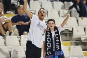 Απόλλων - Άλκμααρ: ΠΡΩΤΗ νίκη με Ρομπέρζ και... μέσα στην πρόκριση! (Φώτος)