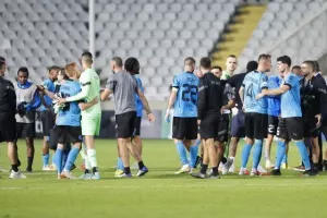 Απόλλων - Άλκμααρ: ΠΡΩΤΗ νίκη με Ρομπέρζ και... μέσα στην πρόκριση! (Φώτος)
