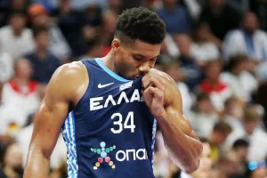 Αντετοκούνμπο: "Είναι βαριά η φανέλα της Εθνικής, μου αρέσει, αυτή την αγάπη δεν την είχα νιώσει"