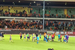 ΦΩΤΟΣ/"Πάρτι" στο τέλος, έτρεξαν στον κόσμο