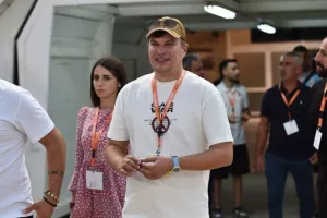 Χαμόγελα ο Punin