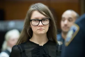 Αποφυλακίστηκε η fake κληρονόμος με τον όρο να μείνει μακριά από τα social media