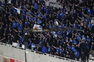 Έμειναν στη Νότια και τραγουδούσαν οι "Μαχητές" (βίντεο/φώτος)