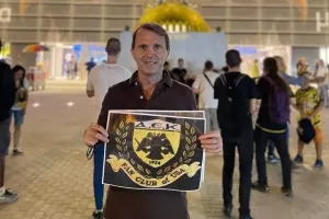 Τόνι Σαβέφσκι... (πρόσκληση αλλά κερκίδα) 