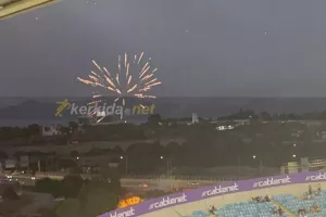 Με πυροτεχνήματα οι ΑΕΛίστες έξω από την Βόρεια (φώτος)