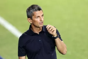 Λουτσέσκου στους παίκτες του ΠΑΟΚ: «Χάσαμε και είμαστε πίσω από ομάδα που δεν είναι καλύτερη»