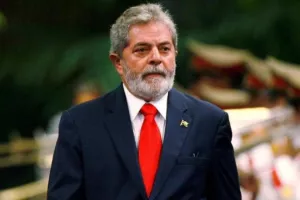 Νέος πρόεδρος της Βραζιλίας ο Λούλα, κέρδισε οριακά τον Μπολσονάρου