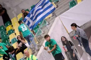 (Φωτορεπορτάζ) Οι φίλοι της ΑΕΚ στην "Αρένα"