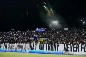 (Φωτορεπορτάζ) Οι φίλοι της ΑΕΚ στην "Αρένα"