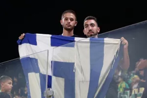(Φωτορεπορτάζ) Οι φίλοι της ΑΕΚ στην "Αρένα"