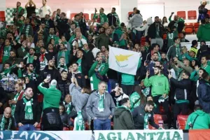 (ΦΩΤΟΣ) Οι Ομονοιάτες στο Old Trafford 
