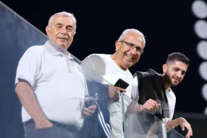 (Φωτορεπορτάζ) Οι φίλοι της ΑΕΚ στην "Αρένα"