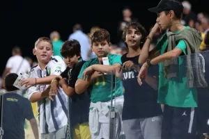 (Φωτορεπορτάζ) Οι φίλοι της ΑΕΚ στην "Αρένα"