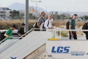 Επιβίβαση και OFF to Manchester/ΦΩΤΟΣ 