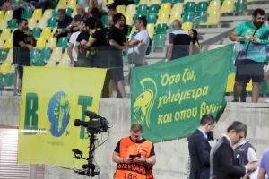 (Φωτορεπορτάζ) Οι φίλοι της ΑΕΚ στην "Αρένα"
