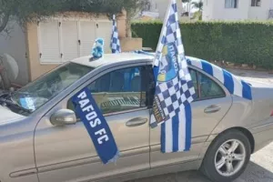 Ετοιμάζονται οι Παφίτες, στα 'μπλε" τα αυτοκίνητα! (φώτος)