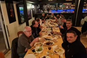 Τραπέζωμα με... λαγό! (φώτος)