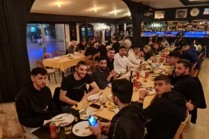 Τραπέζωμα με... λαγό! (φώτος)