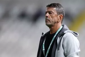 (ΕΞΕΛΙΞΗ) Παραίτηση Πετράκη