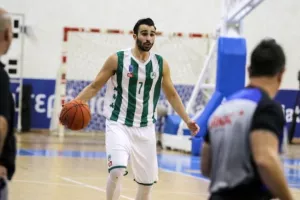 Από την Ομόνοια στην ΠΑΕΕΚ