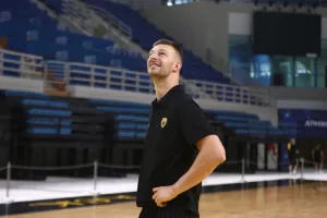 Ραγίζει καρδιές το βίντεο της ΑΕΚ στην μνήμη του Γέλοβατς: «Στέβαν, παίζεις μαζί μας»