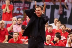 «Κάνετε εντελώς μ@@@@@ες»: Έξαλλος ο Μπαρτζώκας με τους παίκτες του!