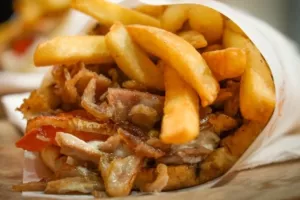 Η θέση του πιτόγυρου στα καλύτερα street foods αποτελεί... σκάνδαλο